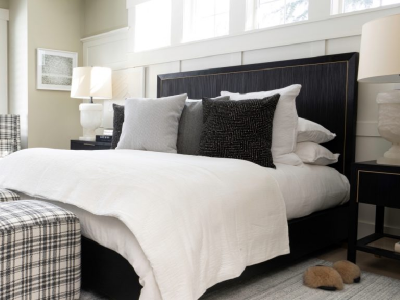 Caleb King Bed in Onyx Oak - AT40240K-OXO