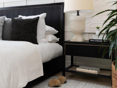Caleb King Bed in Onyx Oak - AT40240K-OXO